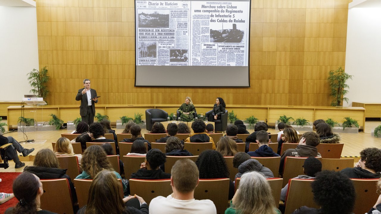 Palestra do Jornal Interescolar dedicada ao «25 de Abril Sempre!»