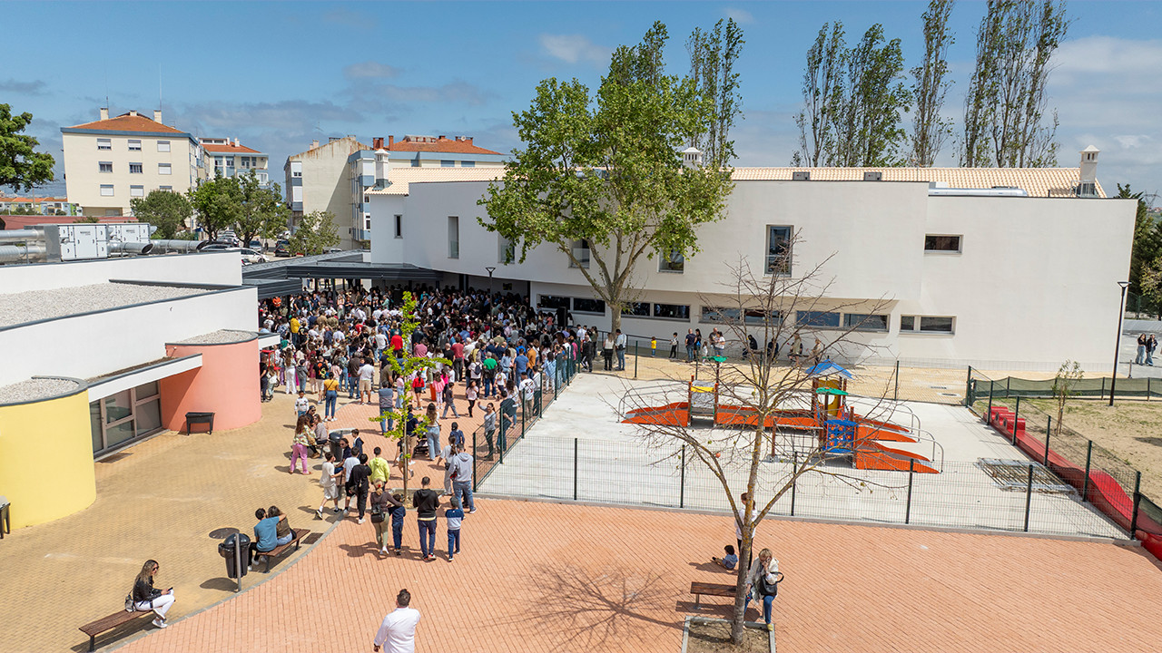Requalificação de escola assinalada a 25 de Abril